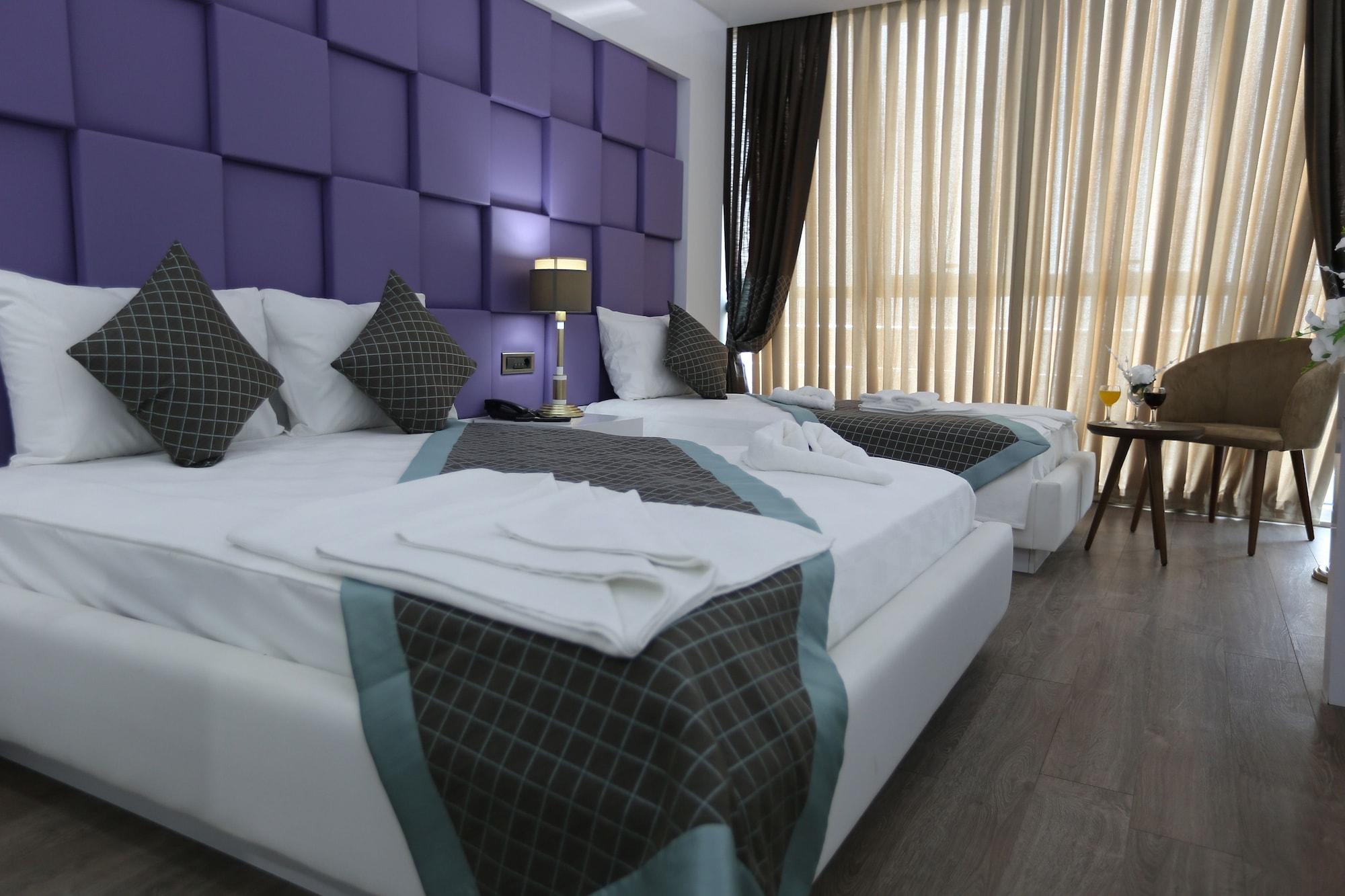 Отель Elips Royal & 4*