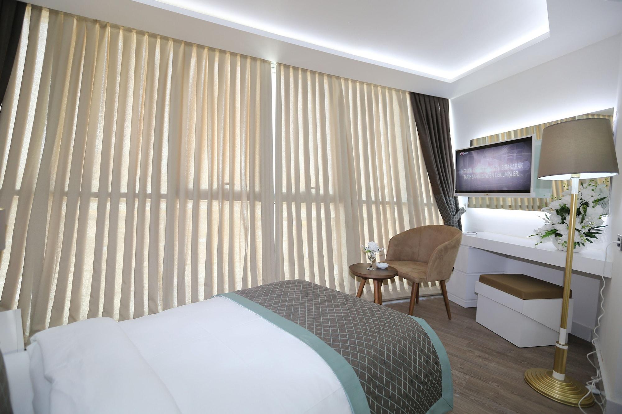 Отель Elips Royal & 4*